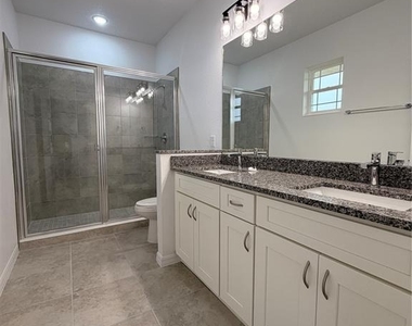 915 Lakefront Village Drive - Photo Thumbnail 39