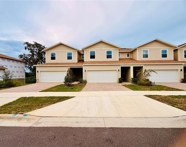 915 Lakefront Village Drive - Photo Thumbnail 1