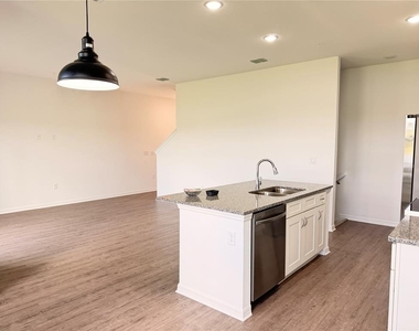 915 Lakefront Village Drive - Photo Thumbnail 22