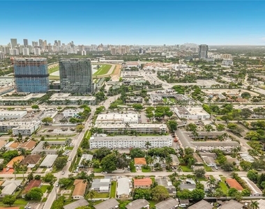 141 Ne 10th Avenue - Photo Thumbnail 2