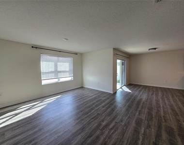 887 Nw 250th Drive - Photo Thumbnail 11