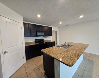 887 Nw 250th Drive - Photo Thumbnail 12