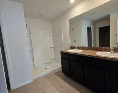 887 Nw 250th Drive - Photo Thumbnail 16