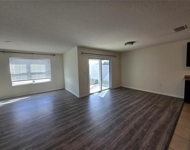 887 Nw 250th Drive - Photo Thumbnail 8
