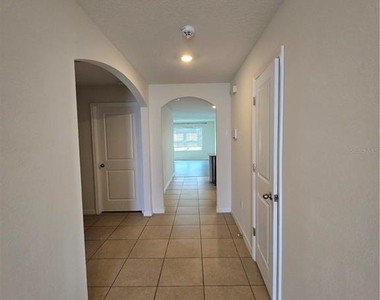 887 Nw 250th Drive - Photo Thumbnail 24