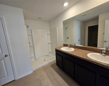 887 Nw 250th Drive - Photo Thumbnail 19