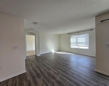 887 Nw 250th Drive - Photo Thumbnail 10