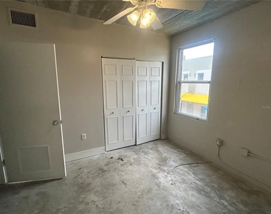 2515 Sw 35th Place - Photo Thumbnail 5