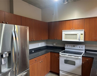 2515 Sw 35th Place - Photo Thumbnail 3