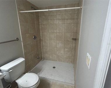 2515 Sw 35th Place - Photo Thumbnail 8