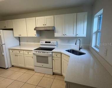 1938 Se Cherry Drive - Photo Thumbnail 2