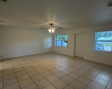 1938 Se Cherry Drive - Photo Thumbnail 3