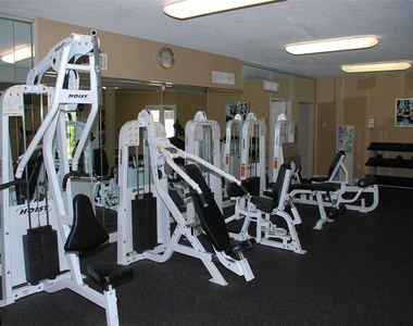 480 Banyon Tree Circle - Photo Thumbnail 10