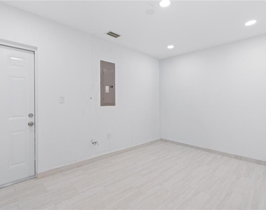 20424 Calder Avenue - Photo Thumbnail 21