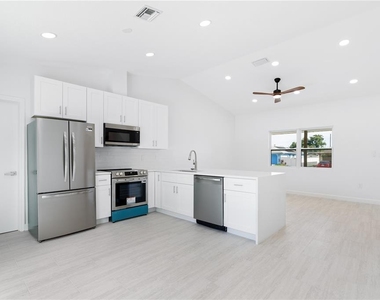 20424 Calder Avenue - Photo Thumbnail 6