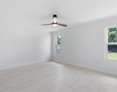 20424 Calder Avenue - Photo Thumbnail 13
