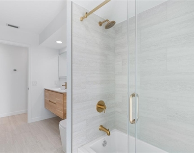 20424 Calder Avenue - Photo Thumbnail 15