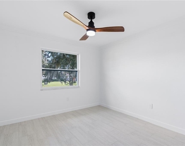 20424 Calder Avenue - Photo Thumbnail 9