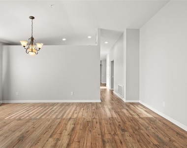 5902 106th Terrace E - Photo Thumbnail 4