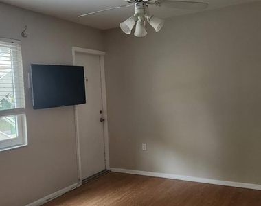 2304 Ringling Boulevard - Photo Thumbnail 14