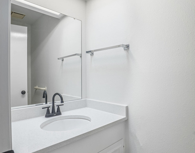 501 Palmary Drive - Photo Thumbnail 20