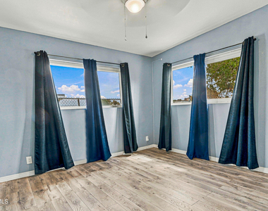 5201 Prince Edward Avenue - Photo Thumbnail 8