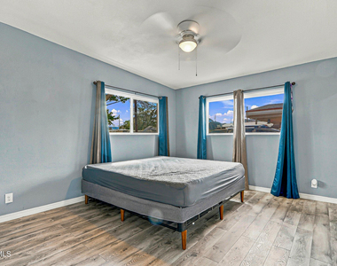 5201 Prince Edward Avenue - Photo Thumbnail 6