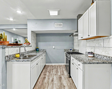 5201 Prince Edward Avenue - Photo Thumbnail 24