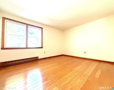 246 Woodford Avenue - Photo Thumbnail 6