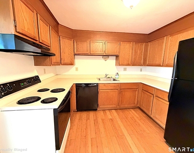 246 Woodford Avenue - Photo Thumbnail 5