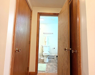 246 Woodford Avenue - Photo Thumbnail 12