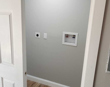 413 Winthrop Avenue - Photo Thumbnail 5