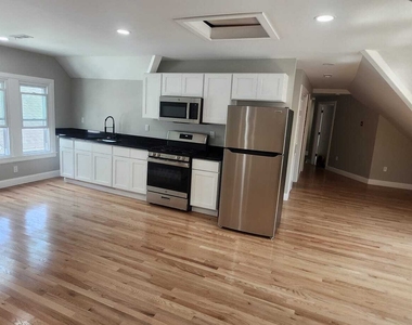 413 Winthrop Avenue - Photo Thumbnail 8