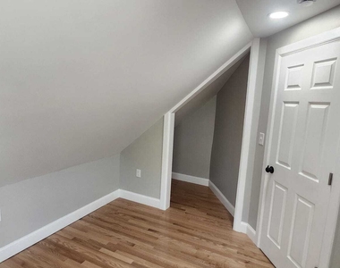 413 Winthrop Avenue - Photo Thumbnail 2