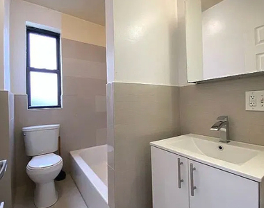 690 Ft Washington Avenue - Photo Thumbnail 4