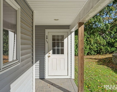 16 1/2 Myrtle Road - Photo Thumbnail 2