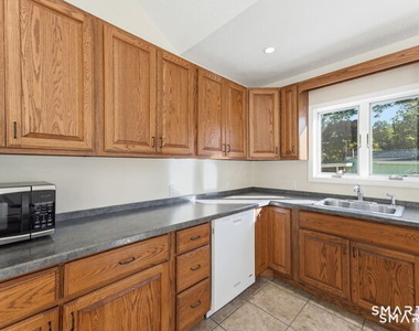 16 1/2 Myrtle Road - Photo Thumbnail 4