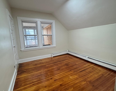 328 Chapman Street - Photo Thumbnail 6