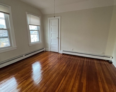 328 Chapman Street - Photo Thumbnail 5