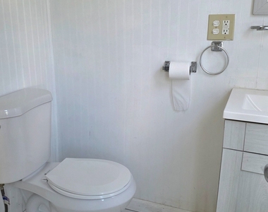 33 Ridgefield Avenue - Photo Thumbnail 8