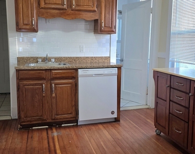 33 Ridgefield Avenue - Photo Thumbnail 3