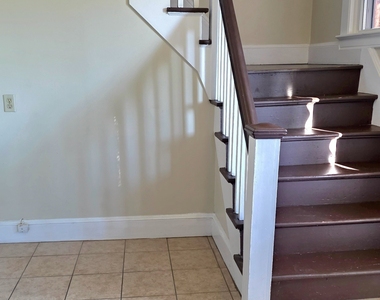 33 Ridgefield Avenue - Photo Thumbnail 2