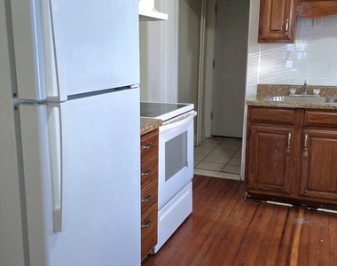 33 Ridgefield Avenue - Photo Thumbnail 4