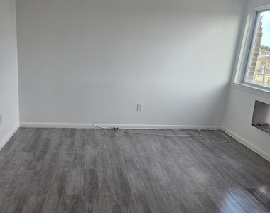 345 Benham Avenue - Photo Thumbnail 8