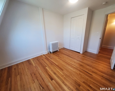 33 Holcomb Avenue - Photo Thumbnail 4