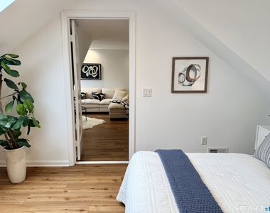 56 Richmondville Avenue - Photo Thumbnail 16