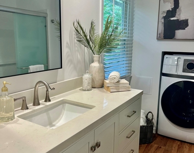 56 Richmondville Avenue - Photo Thumbnail 24