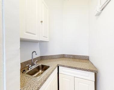 1043 Lexington Avenue - Photo Thumbnail 6