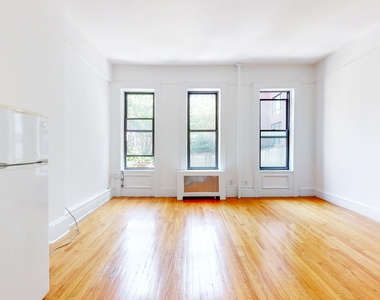 1043 Lexington Avenue - Photo Thumbnail 4