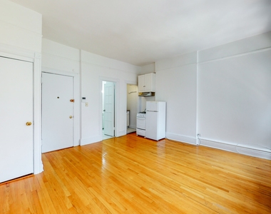 1043 Lexington Avenue - Photo Thumbnail 1
